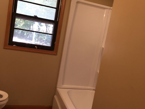 Bathroom 2, upstairs.