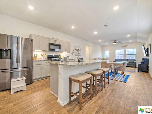 5th image of 270 Dorchester Dr