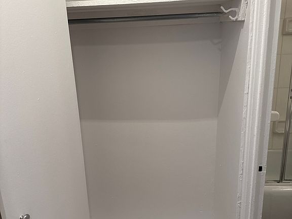 3rd image of 330 E 46th St APT 9l