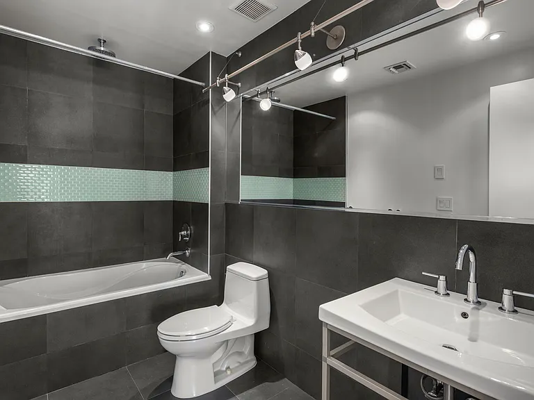 227 Maujer St #PHB — Photo 5