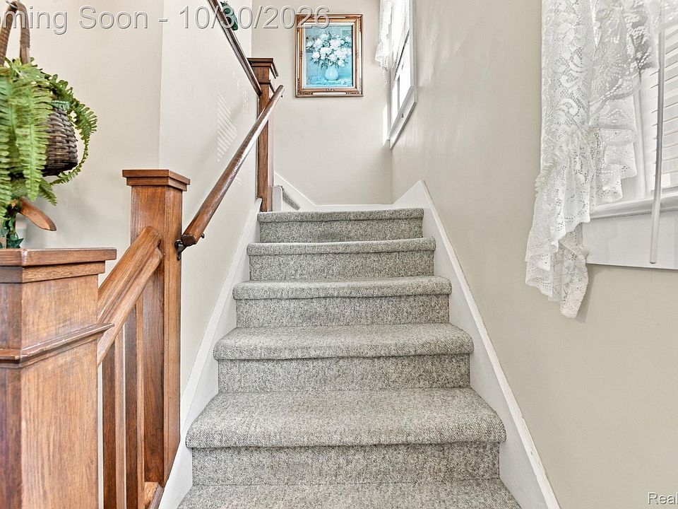 411 Hawthorn Ave, photo 12