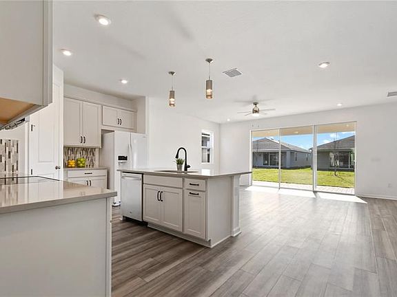 5th image of 2098 Valencia Blossom St