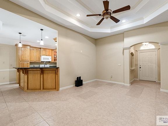 4th image of 1321 Oak Ct