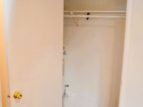 4th image of 319 Linn Ave #319