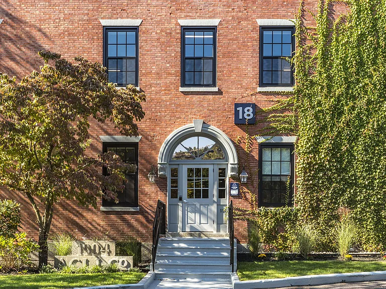 Leasing Office