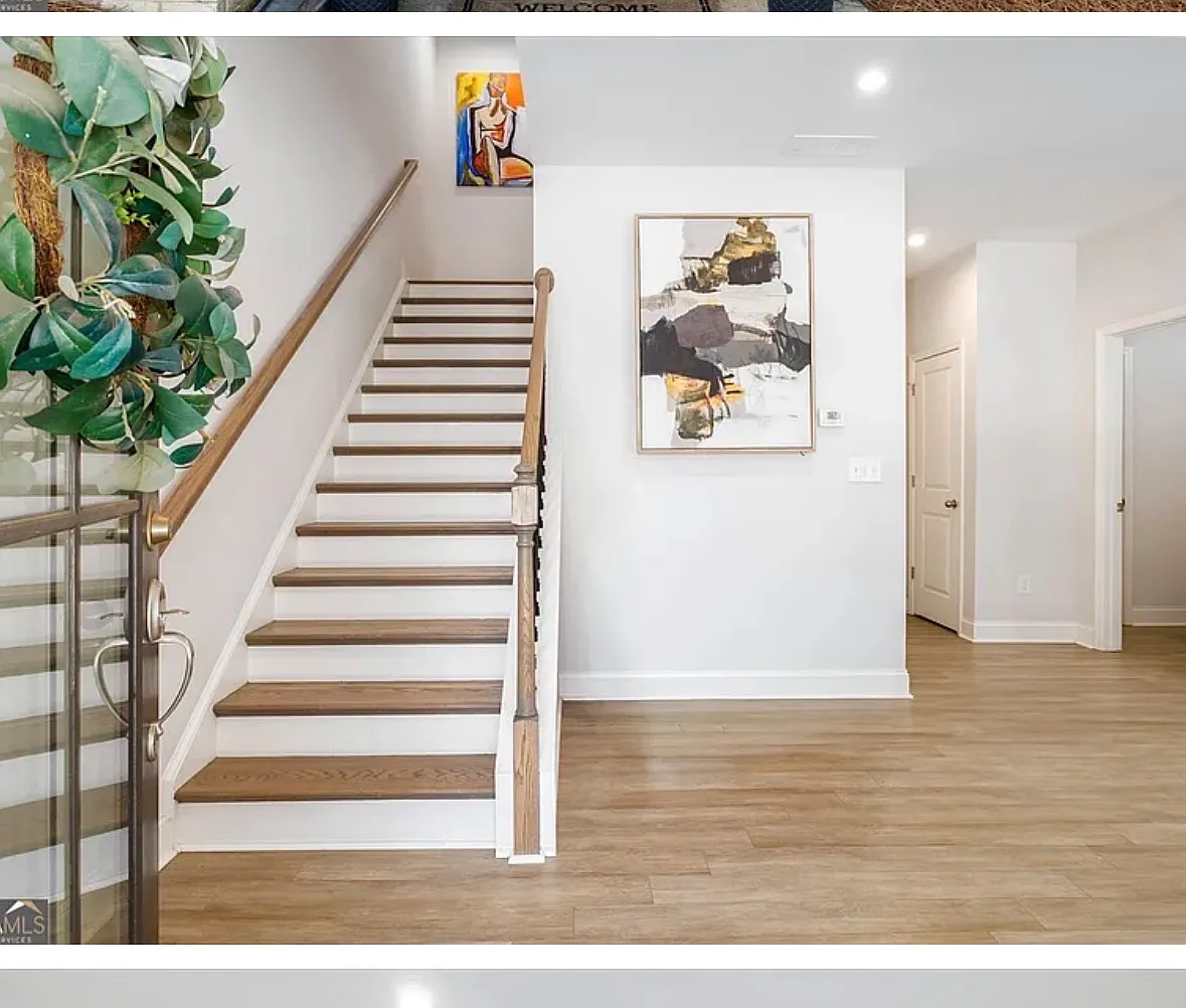 3 bed, 2520 sqft, $3,000 — Photo 1