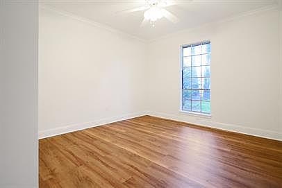 1st image of 4811 Sale Ln