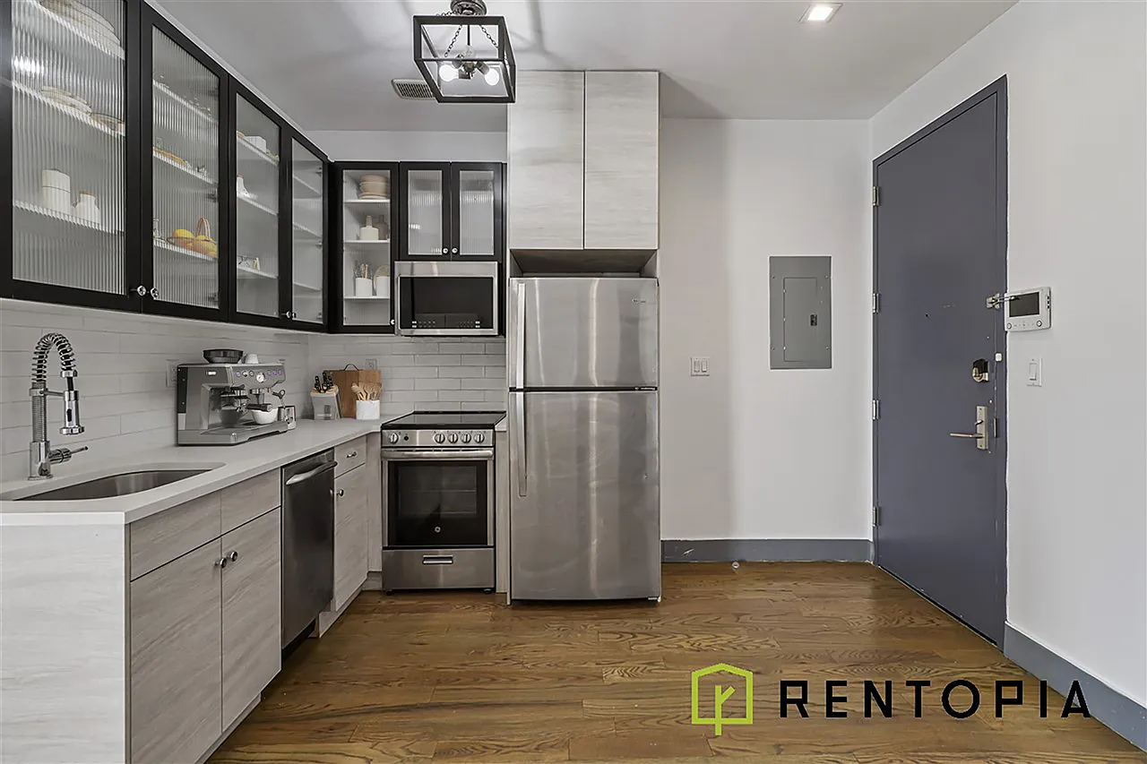 855 De Kalb Avenue — Photo 2