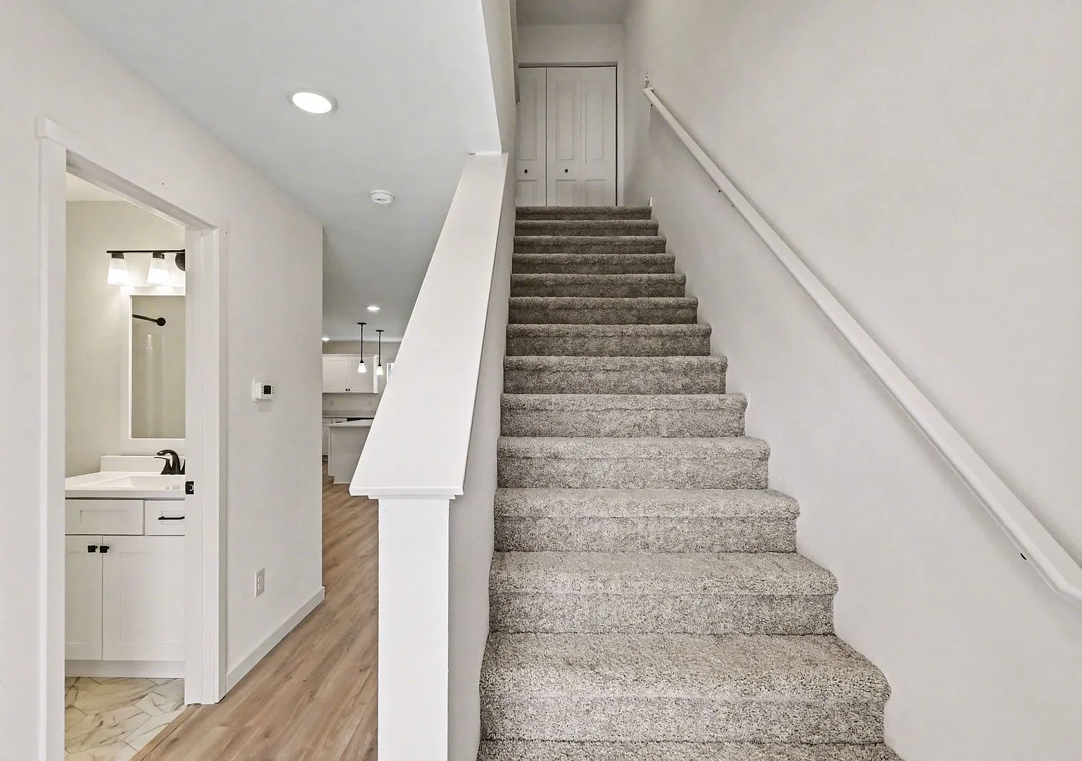 1 Month FREE Rent! Applied to Your First Full Month. Terms & Conditions Apply. — Photo 3