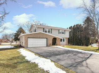 72 Mulberry Ct, Sandwich, IL 60548