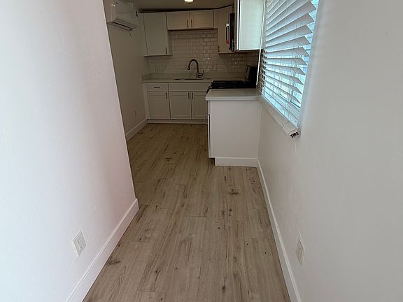 5th image of 1802 W Vogel Ave APT 4