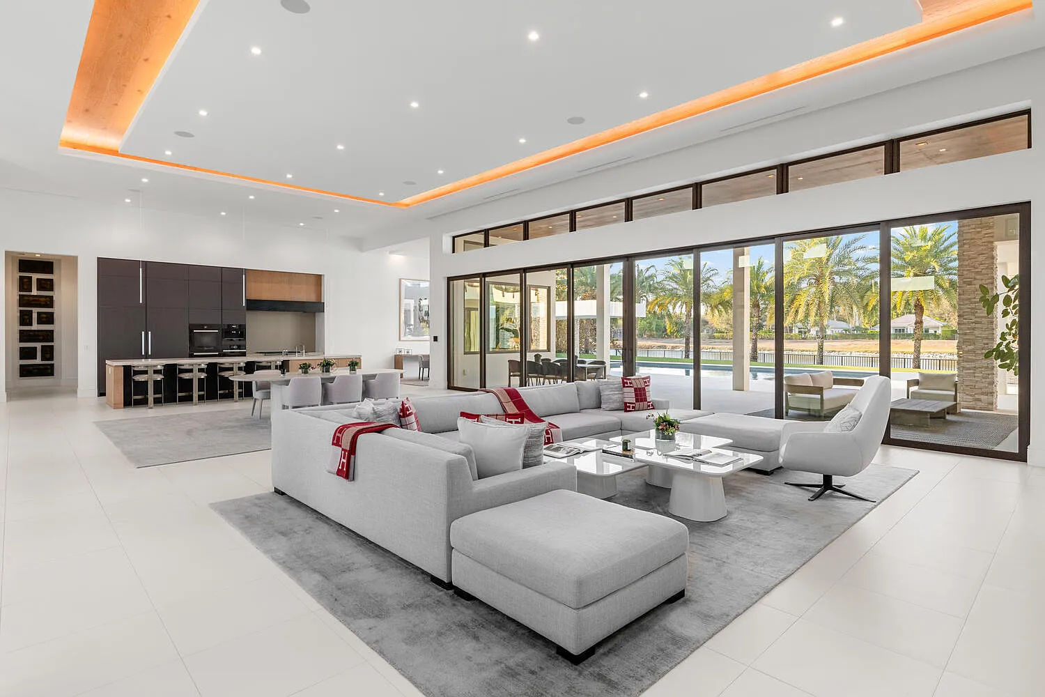 6 bed, 7.5 bath, 8096 sqft, $80,000 — Photo 4