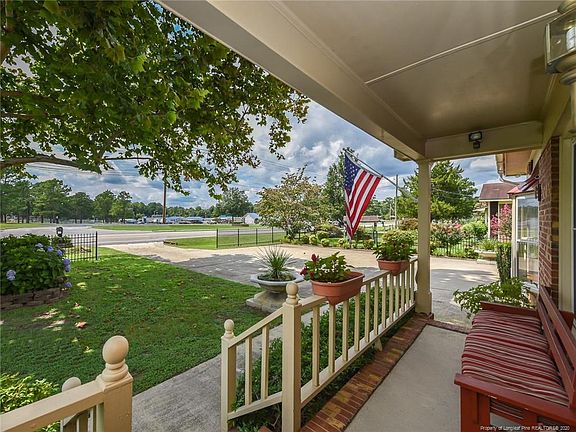 3rd image of 1575 Ireland Dr