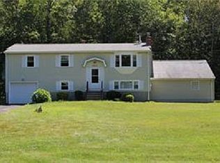 31 Pheasant Run Dr, Gales Ferry, CT 06335