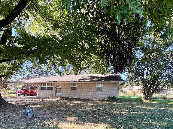 3rd image of 615 Pleasant Ave