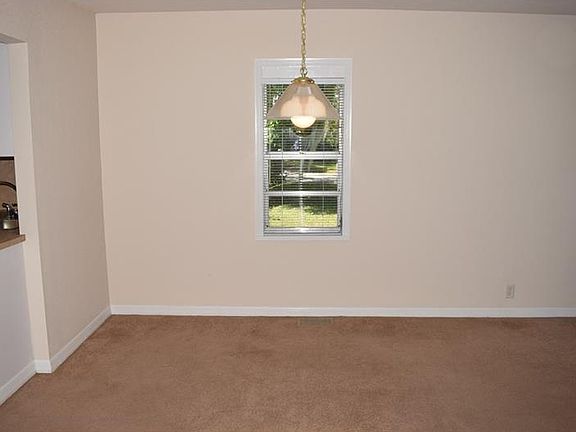4th image of 1401 S Woodlawn Ave