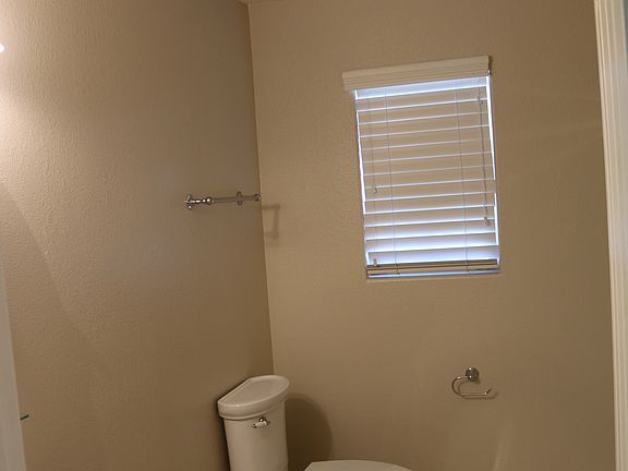 3rd image of 13845 Woodbine Dr