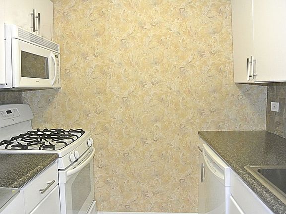3rd image of 271-10 Grand Central Pkwy APT 4J