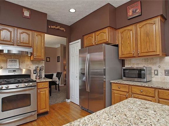 3rd image of 562 McPherson Cir
