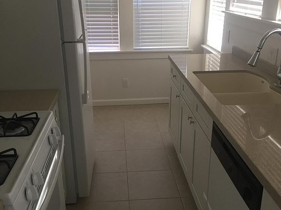 4th image of 30 Brooklyn Ave