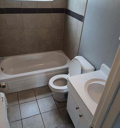 4th image of 1363 Yosemite St #106