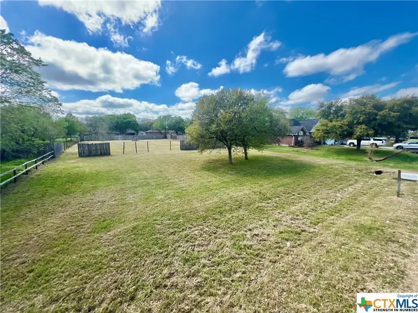 107 Sylvia St, Victoria, TX 77904