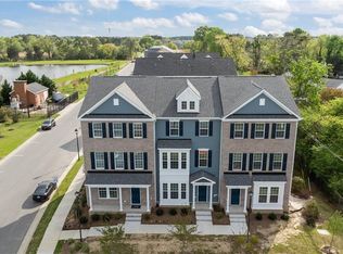 12 Freeman Dr, Hampton, VA 23666