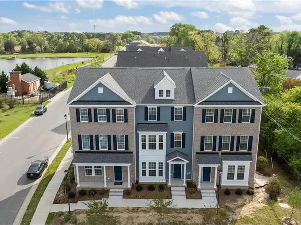 12 Freeman Dr, Hampton, VA 23666