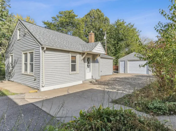 800 McKnight Rd N, Maplewood, MN 55119