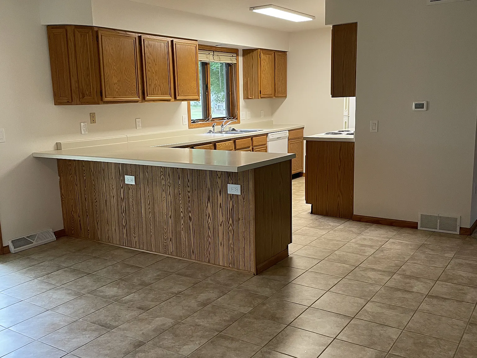 2 bed, 1.5 bath, 1100 sqft, $1,800 — Photo 3