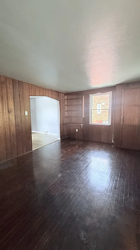 3 bed, 1.0 bath, 1058 sqft, $1,500 — Photo 2