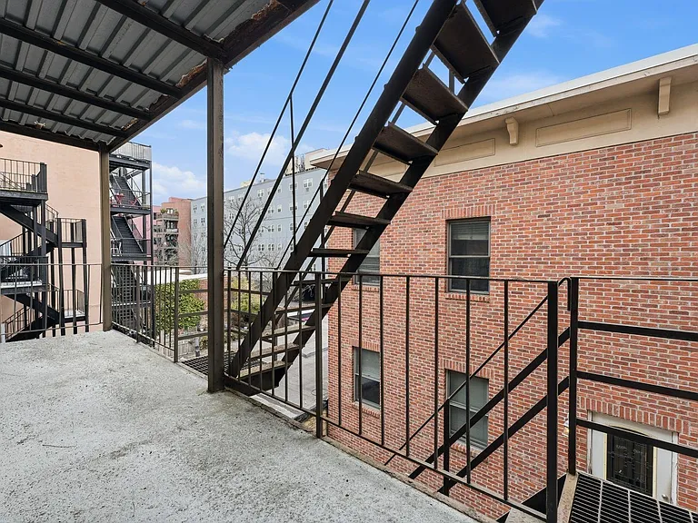 509 Monroe St #3L — Photo 15