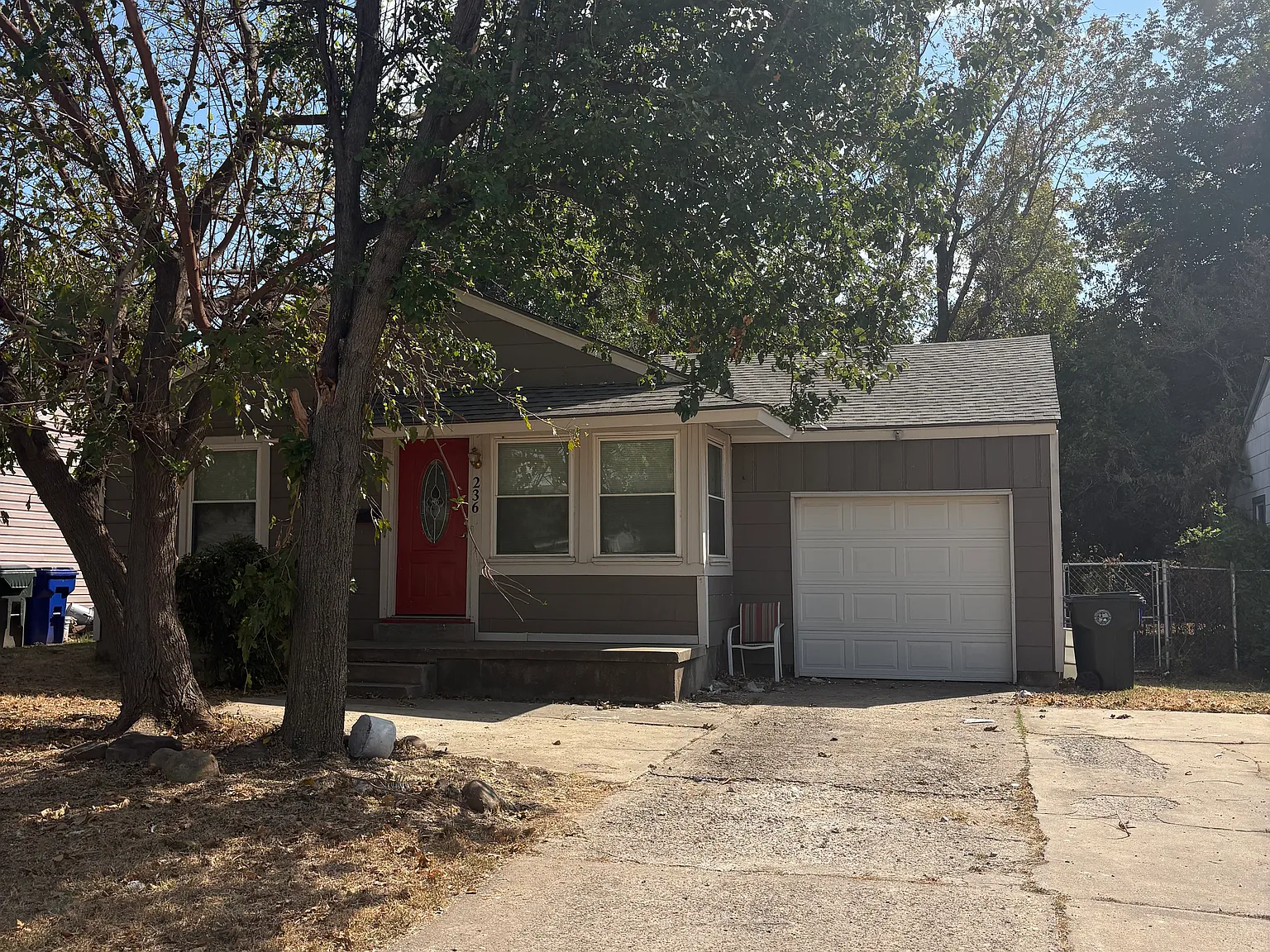 3 bed, 1125 sqft, $1,200 — Photo 1
