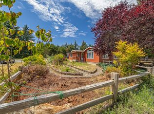 1155 6th St SE, Bandon, OR 97411