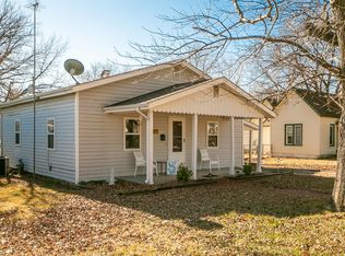 106 E 5th Ave, Caney, KS 67333