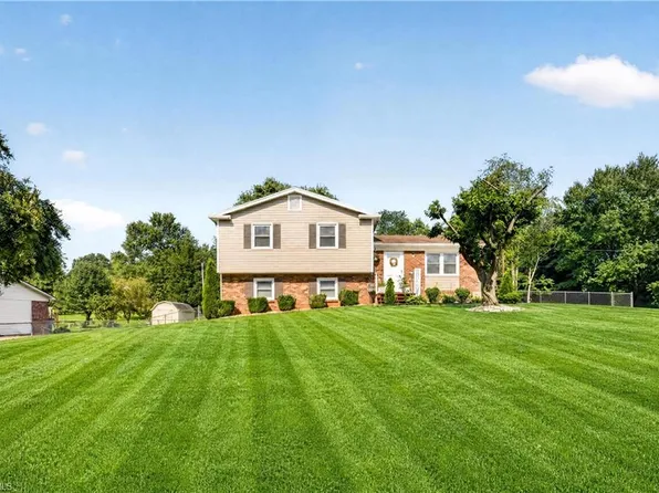 202 Harvest Dr, King, NC 27021