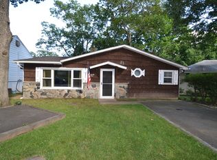 24 Iroquois Trl, Denville, NJ 07834