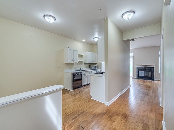 4th image of 973 Mesa Dr