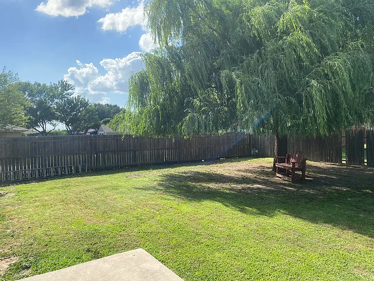 1433 Buena Vista Cir — Photo 9
