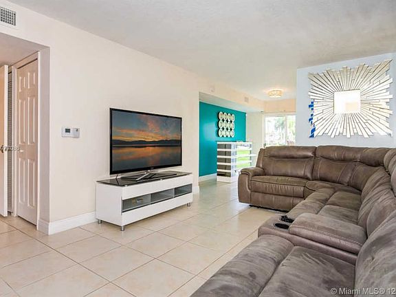 5th image of 1271 SE 28th Ct Unit 106