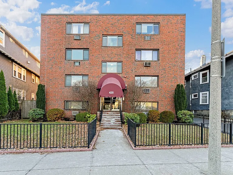 425 S Huntington Ave #6 — Photo 17