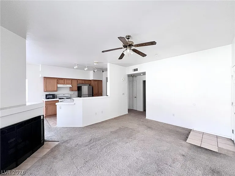 2121 Echo Bay St #204 — Photo 2