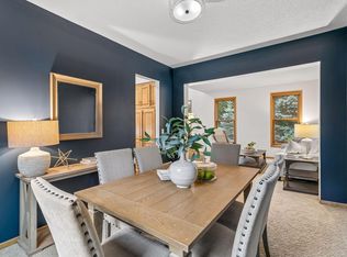 2719 Longacres Dr, Chanhassen, MN 55317