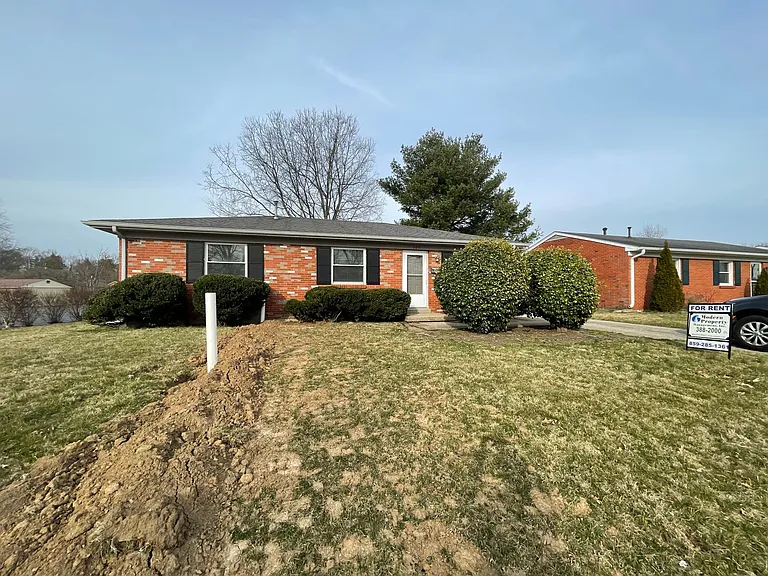 305 Harvard Dr — Photo 2