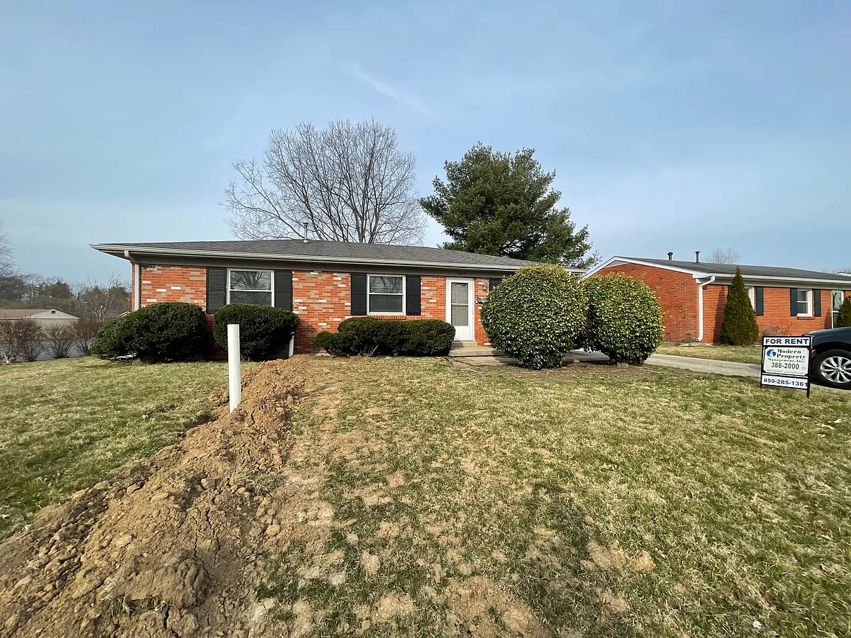 Building Photo - 305 Harvard Dr