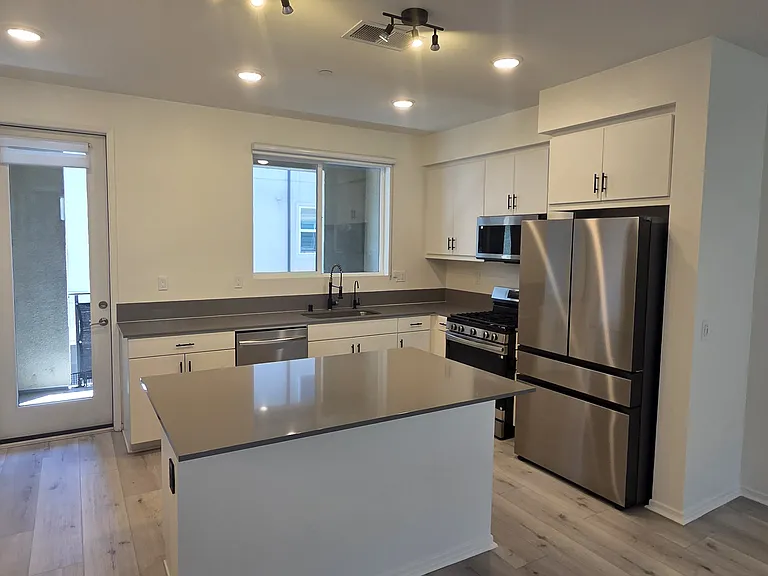 5280 Beachfront Cv #240 — Photo 4