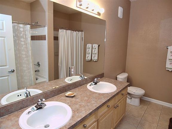 TR2C413-Master-Bathroom