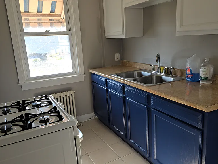 2992 Yorkway 1st 2nd F #F — Photo 8