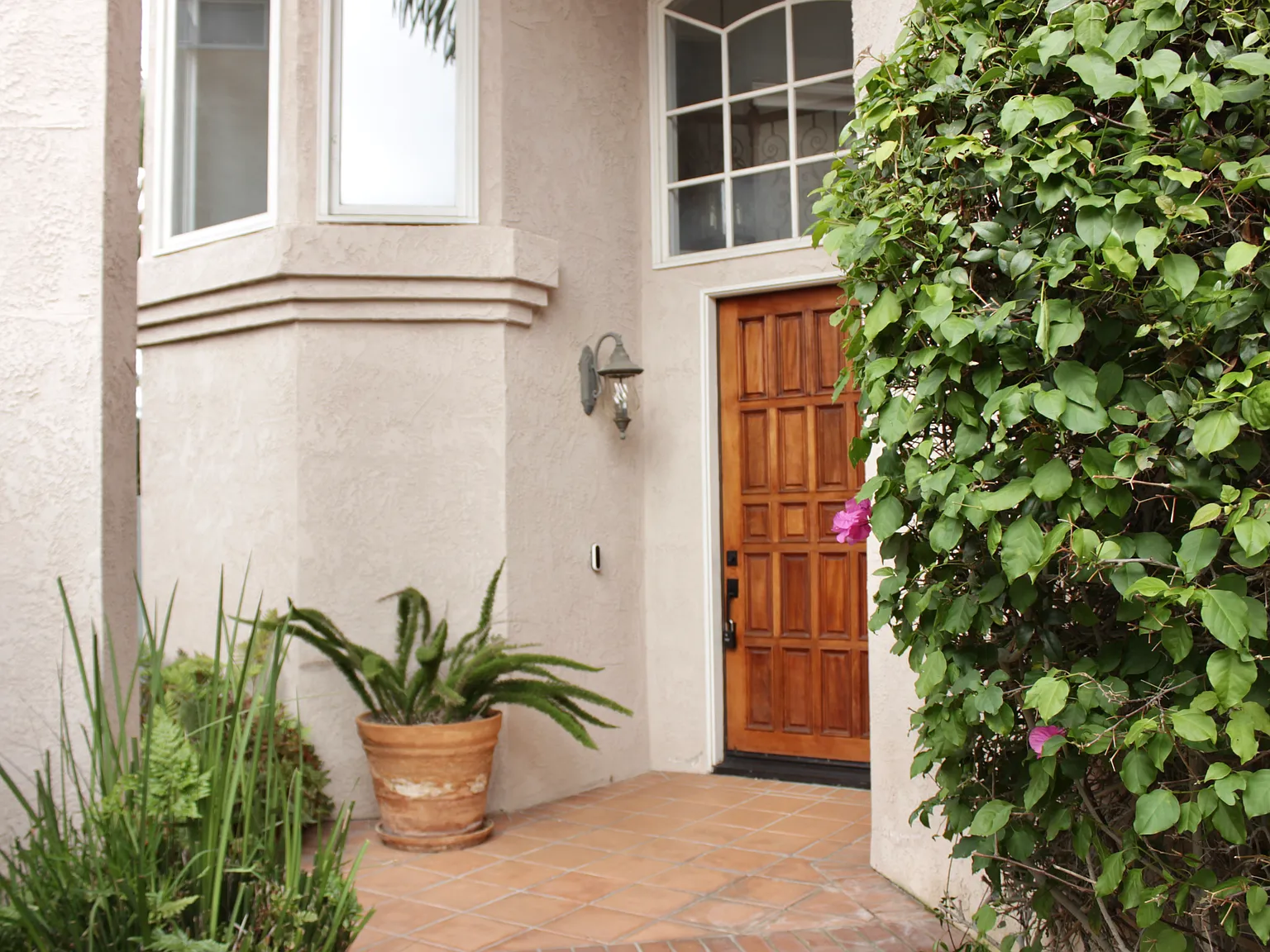 3 bed, 3.5 bath, 2398 sqft, $10,000 — Photo 2