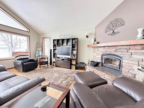 3rd image of 203 E Northern Meadows Dr